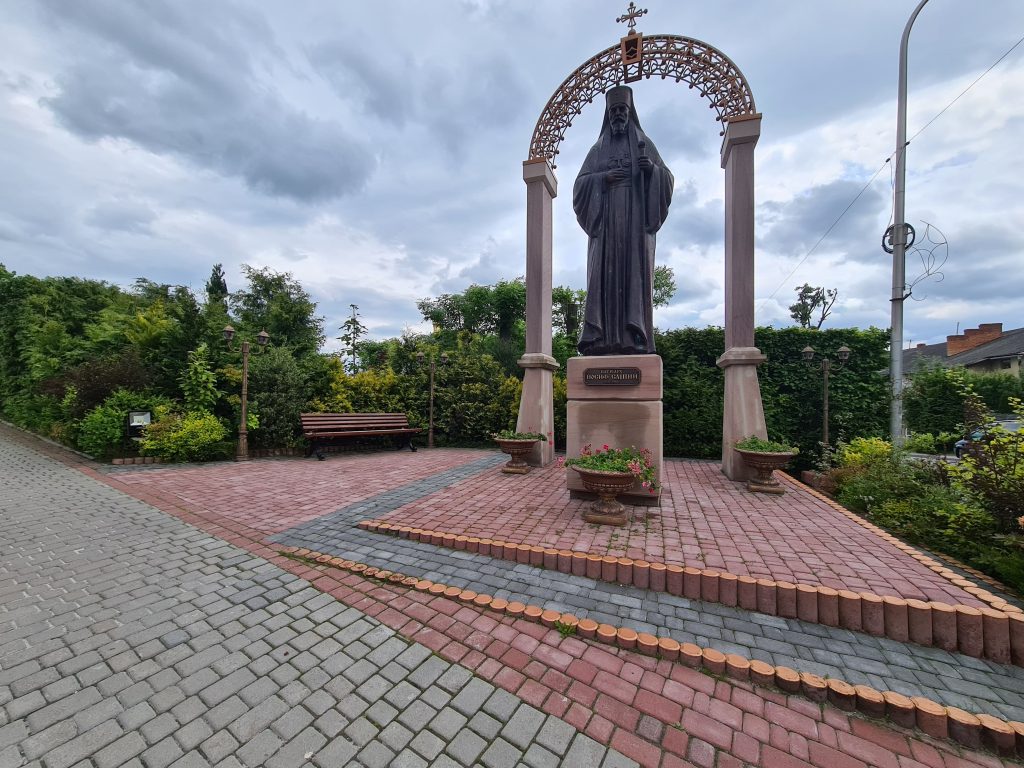 Пам’ятник патріарху Йосифу Сліпому