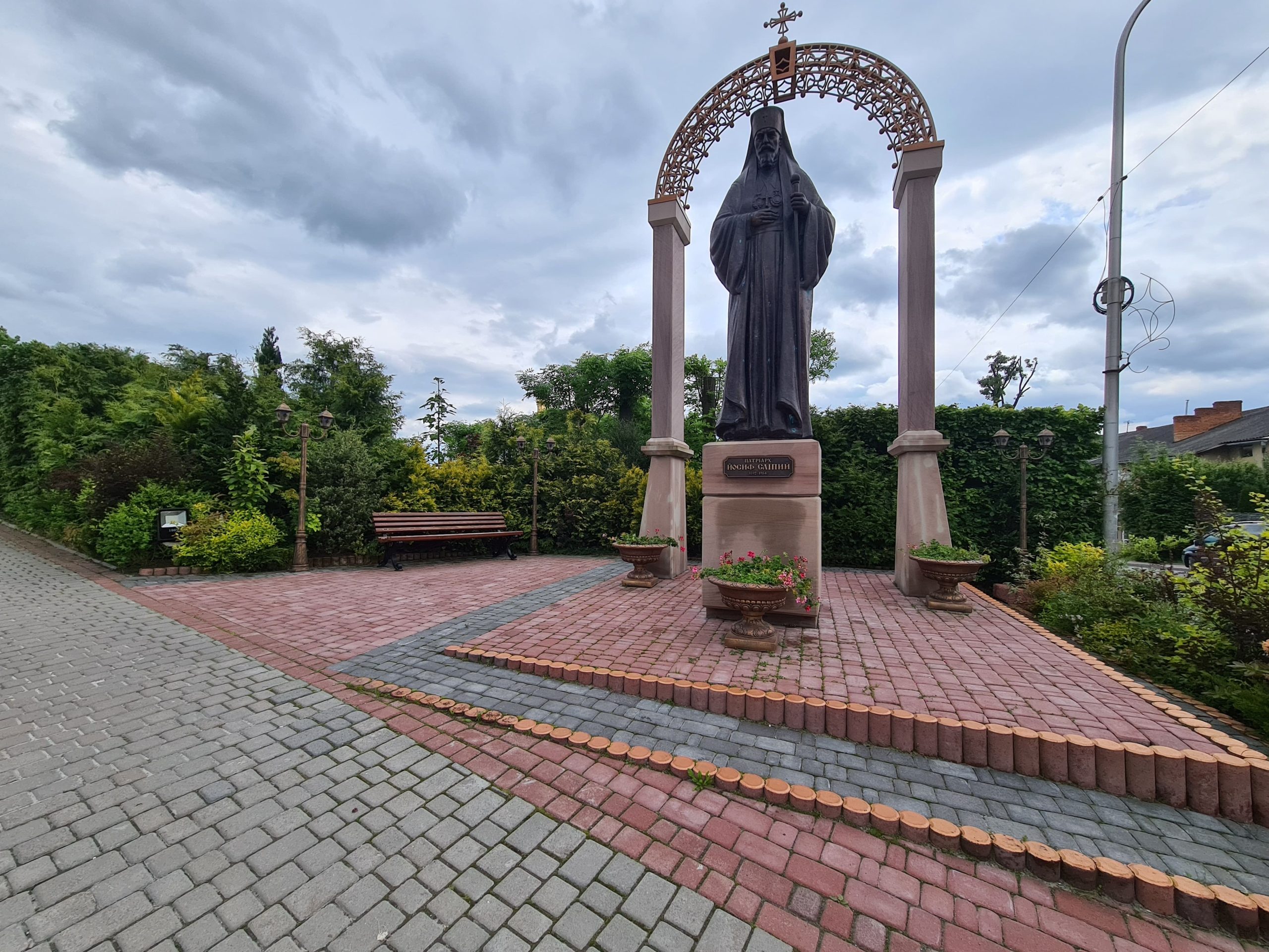 Пам’ятник патріарху Йосифу Сліпому