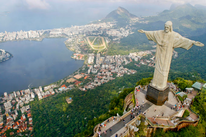 статуя Христа Спасителя в Ріо-де-Жанейро