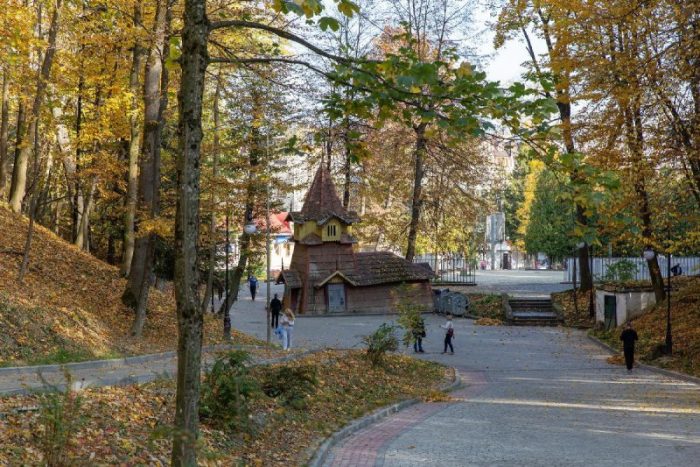 Центральний парк Адамівка