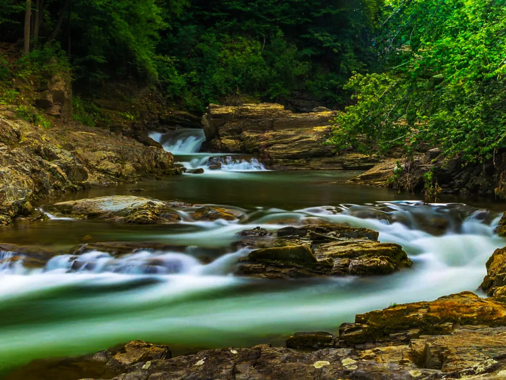 Сріблясті (Шешорські) водоспади (с. Шешори, Івано-Франківська область)