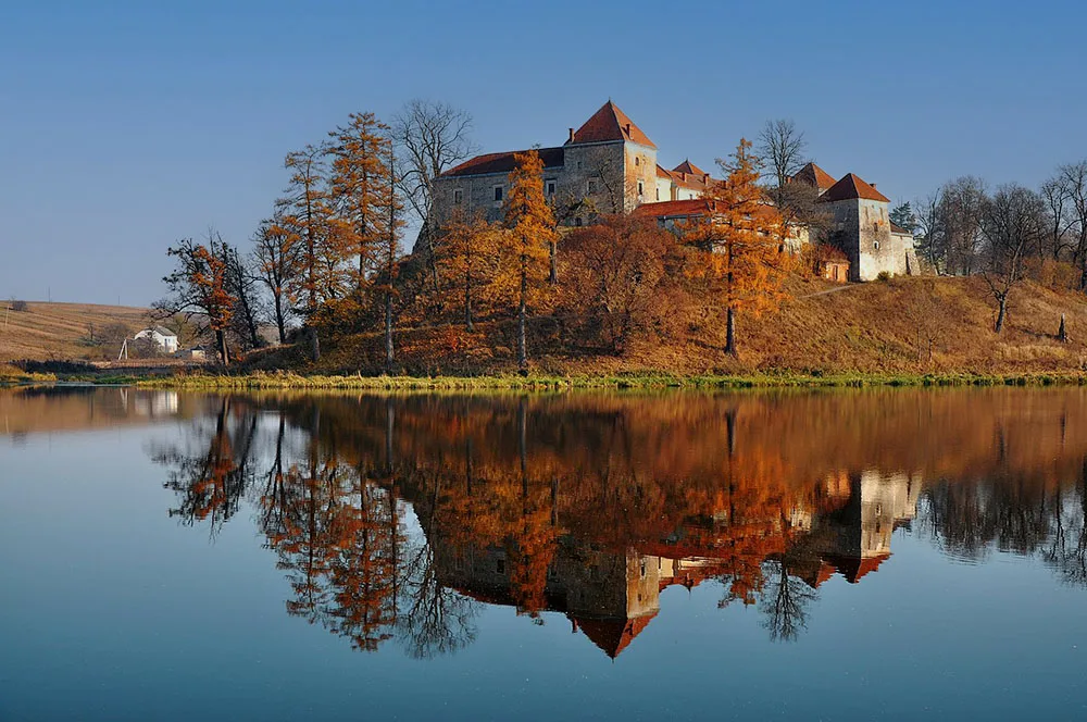 Свірзький замок: Резиденція мушкетерів