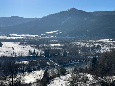 У селі Рибник Східницької громади встановили нову панорамну гойдалку з видом на Карпати